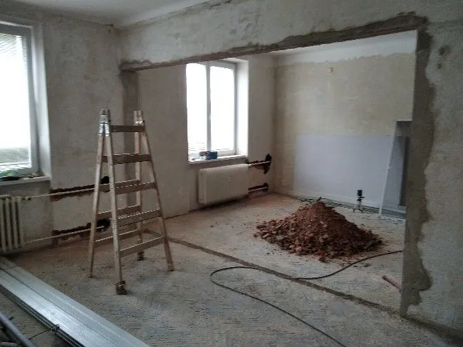 Obývací pokoj během rekonstrukce