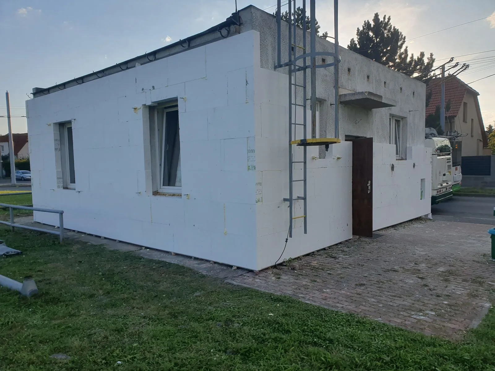 Objekt obložený polystyrenem při zateplování