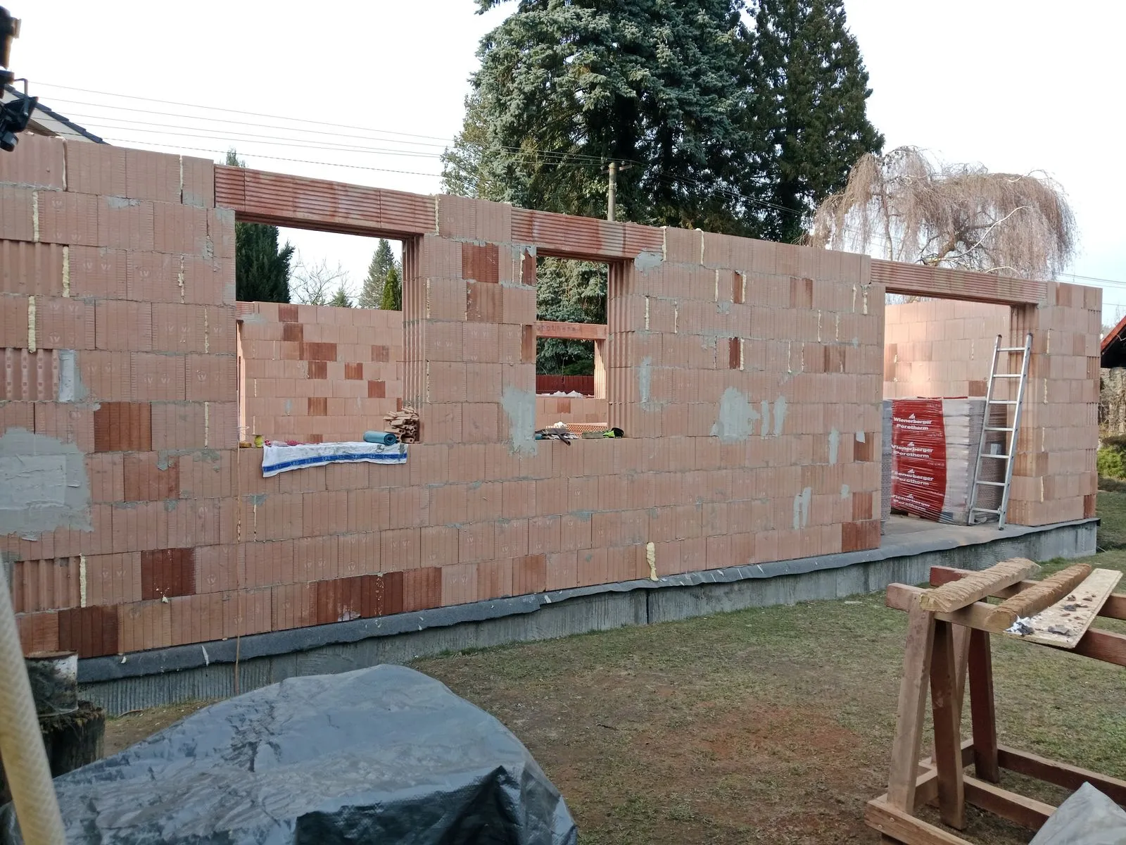 Hrubá stavba rodinného domu z cihel – Plzeňsko